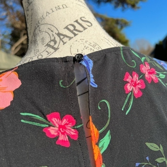 Old Navy Flower Print Shift Dress - Picture 5 of 11